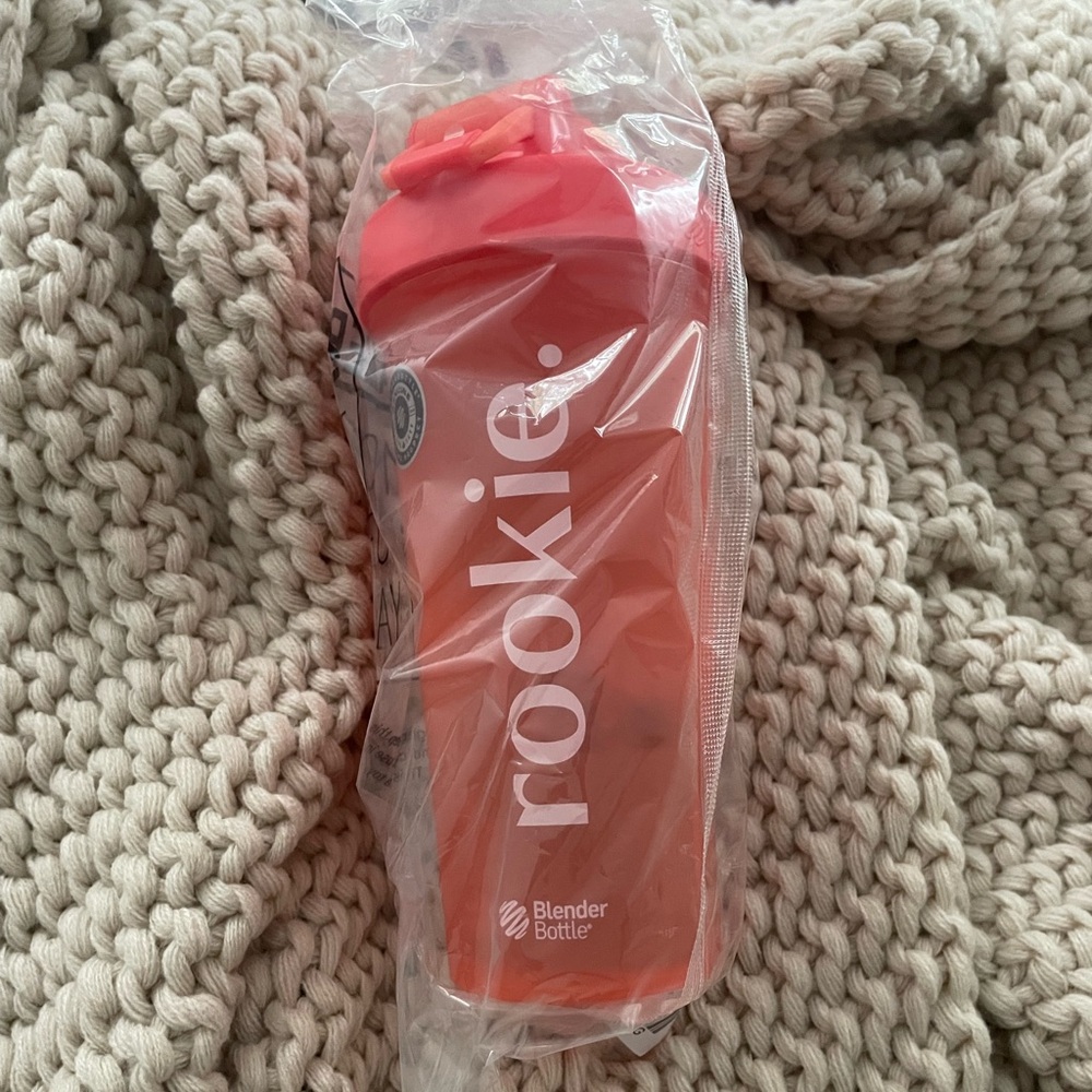 Rookie Logo Shaker